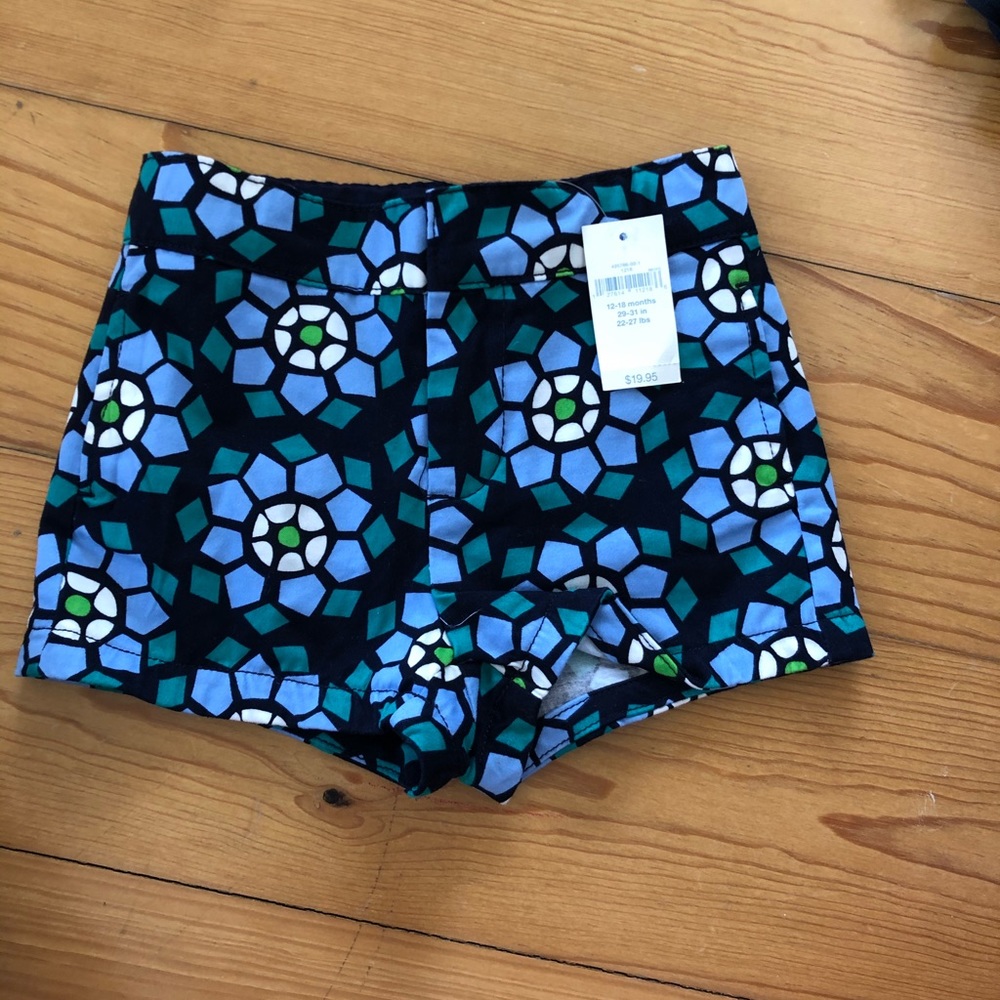 Baby gap shorts size 12-18m